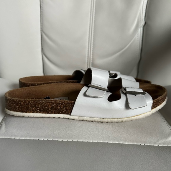 Steve Madden Two Strap Sandal - Size 8 - Picture 3 of 4